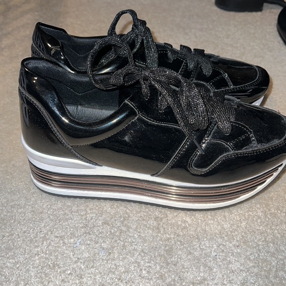 Black shiny platform metallic detailed sneakers - Picture 2 of 4